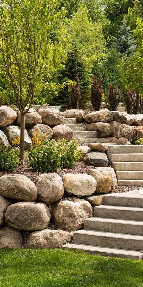 boulder-retaining-wall photo