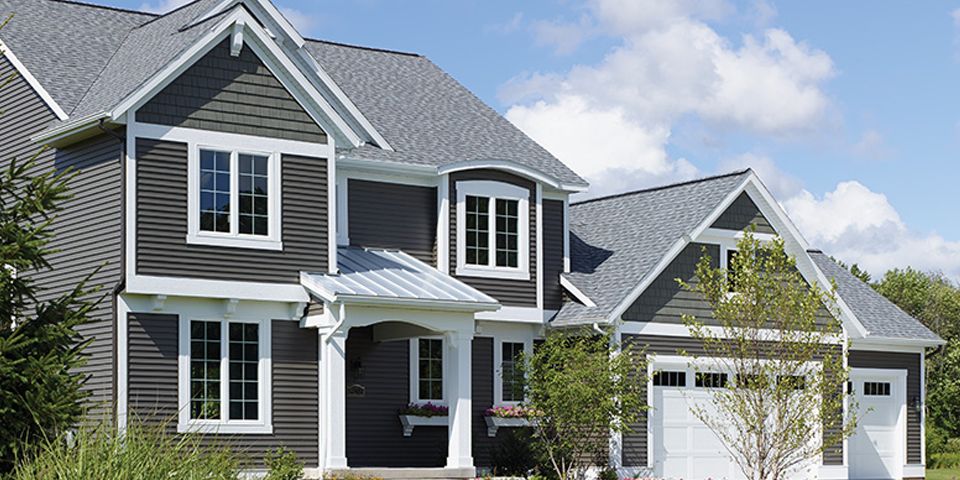 A thoughtfully designed vinyl siding house photo